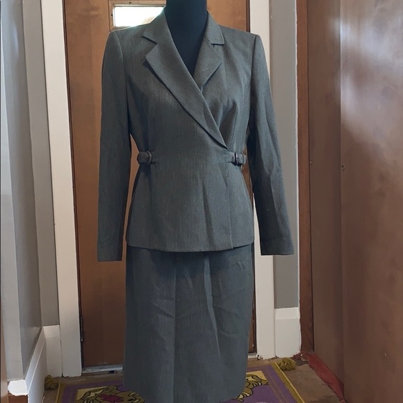 Kasper petite two-piece suit, blazer and skirt - Picture 1 of 7